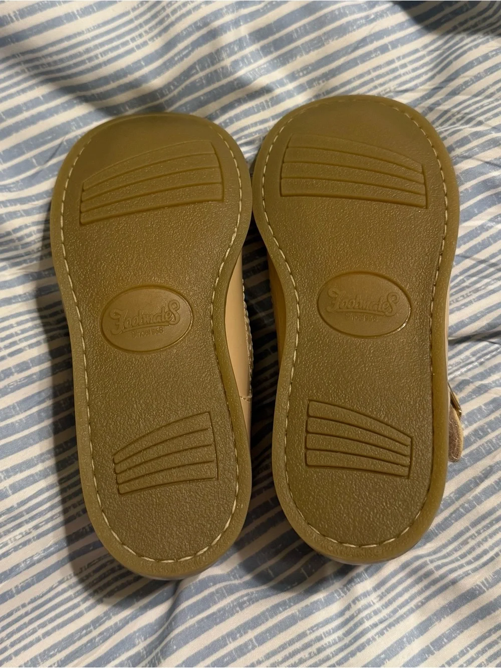 Footmates Girls Size 10 Patent Mary Jane Shoes